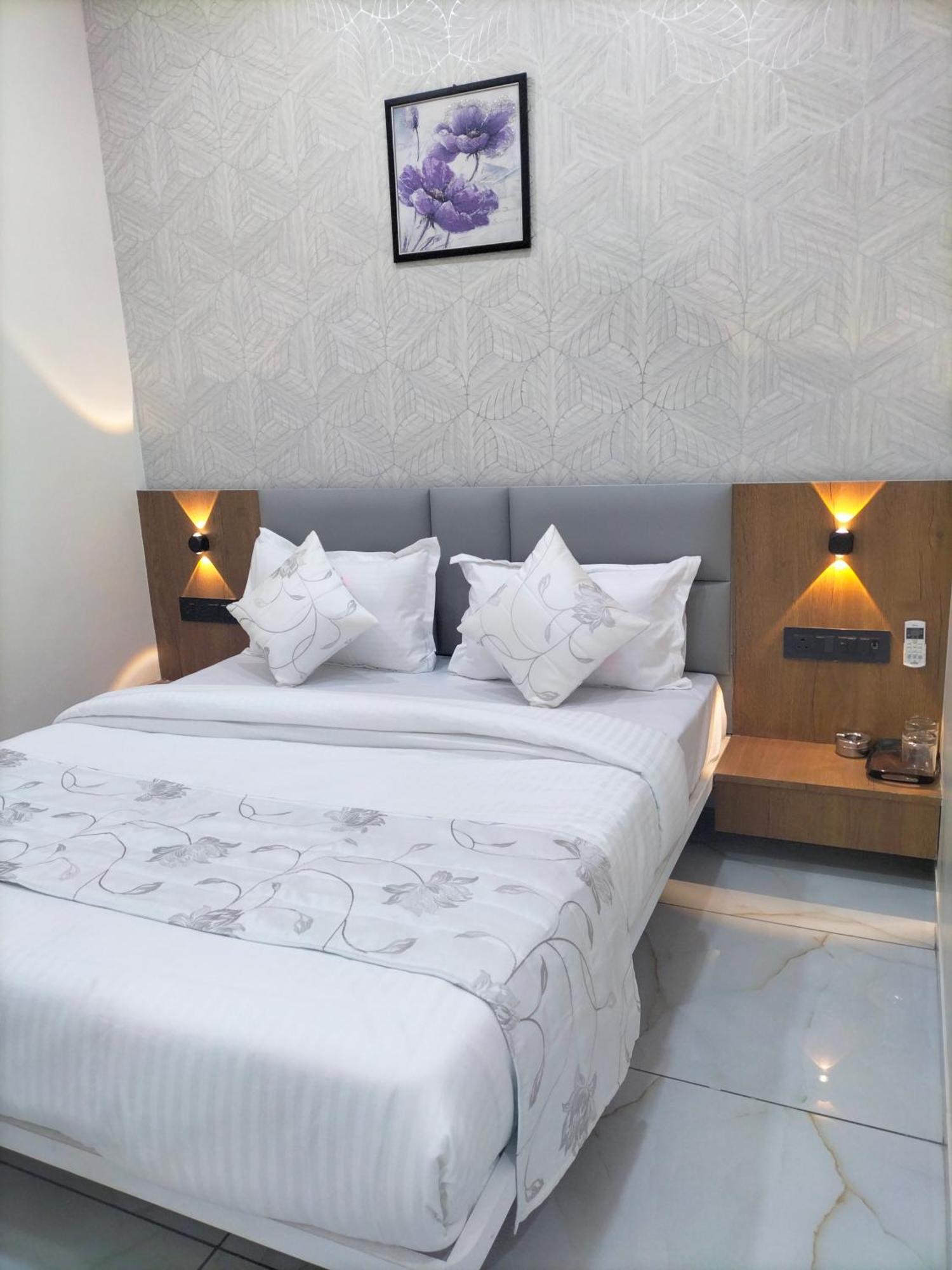 Hotel Paris Plaza Ahmedabad Exterior foto