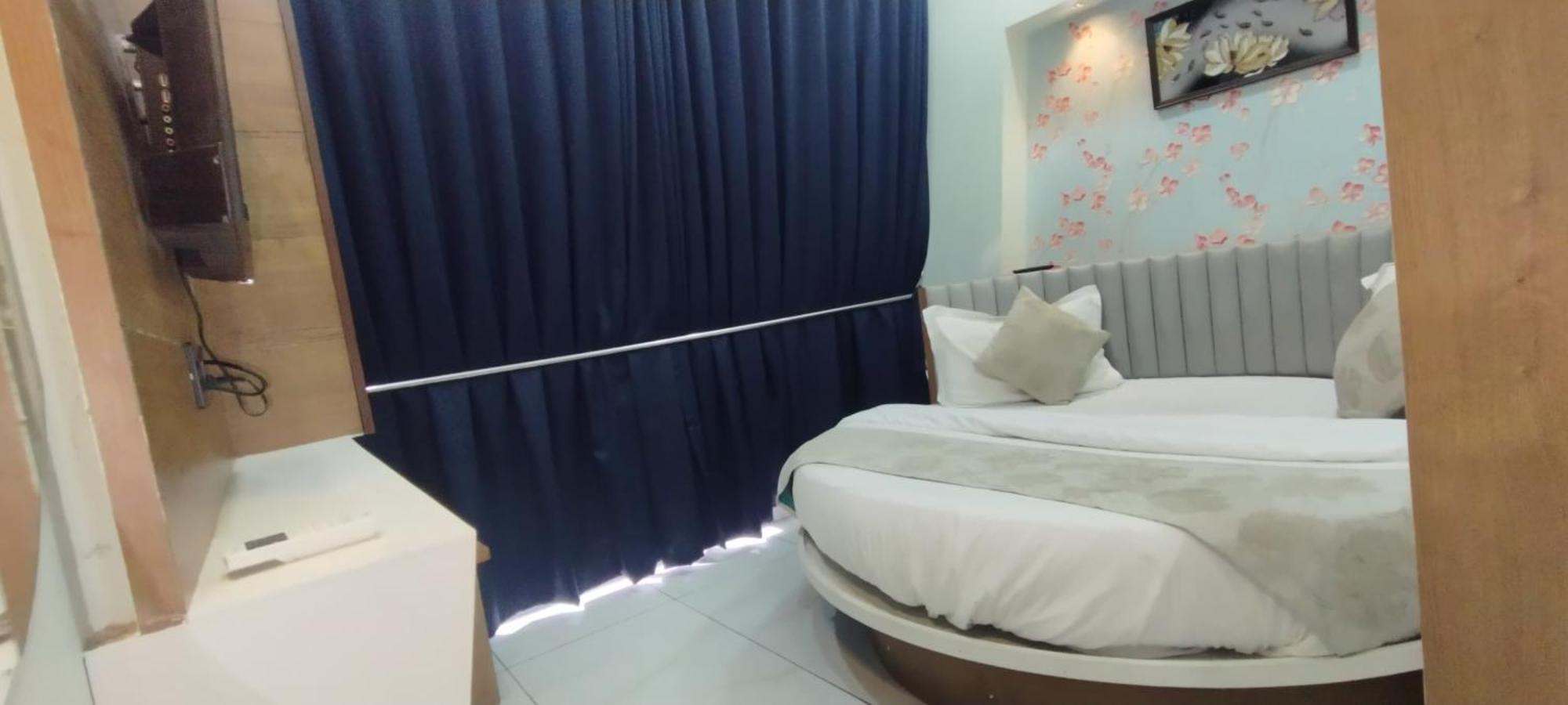 Hotel Paris Plaza Ahmedabad Exterior foto